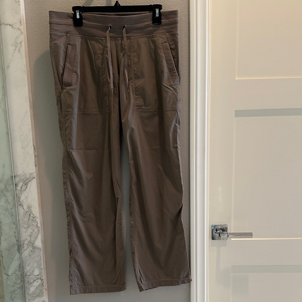 Dance Studio Mid Rise joggers from Lululemon 🩶